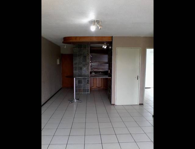 2 BEDROOM PROPERTY TO RENT IN MEER EN SEE